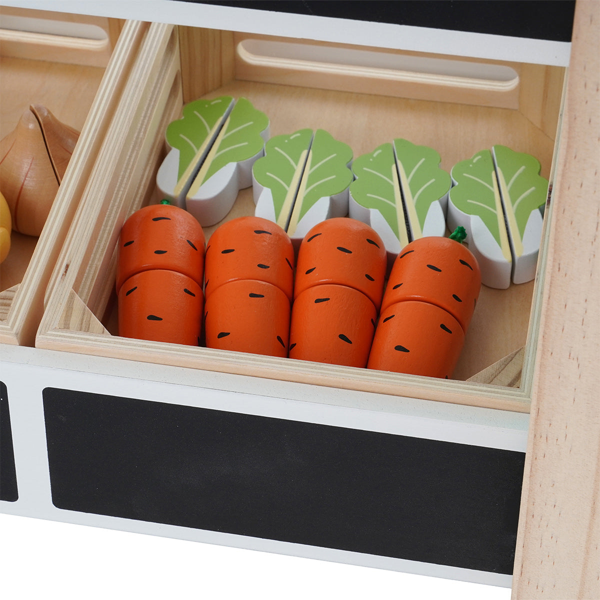 דוכן מכולת מעץ דייניז | Dainy's Wooden Grocery Store