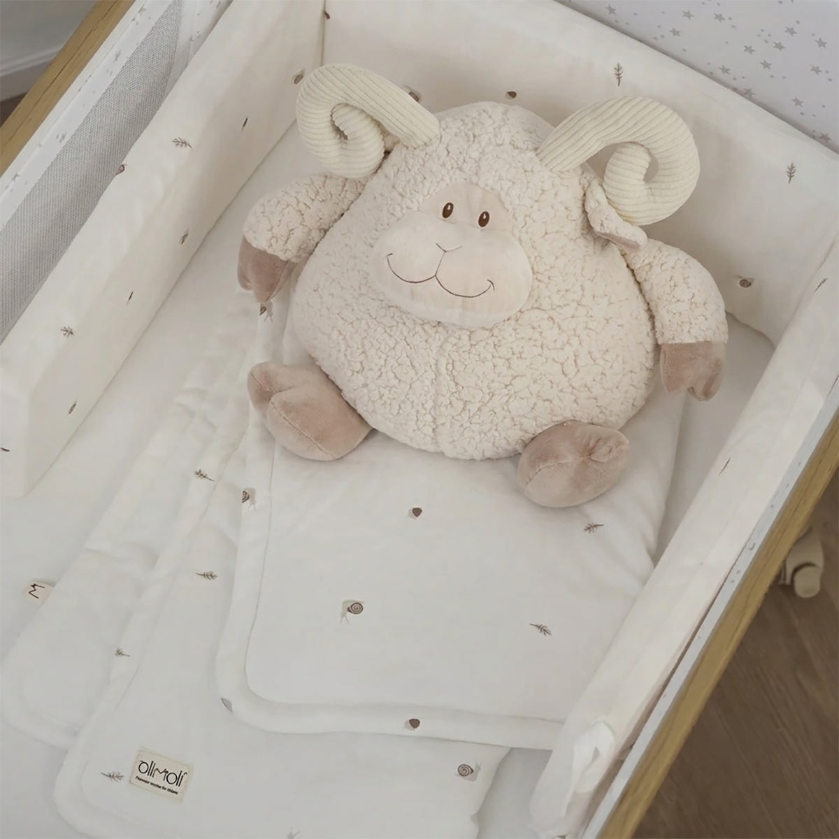 בובת עז גדולה אולימולי | Olimoli Large Goat In Round Shape