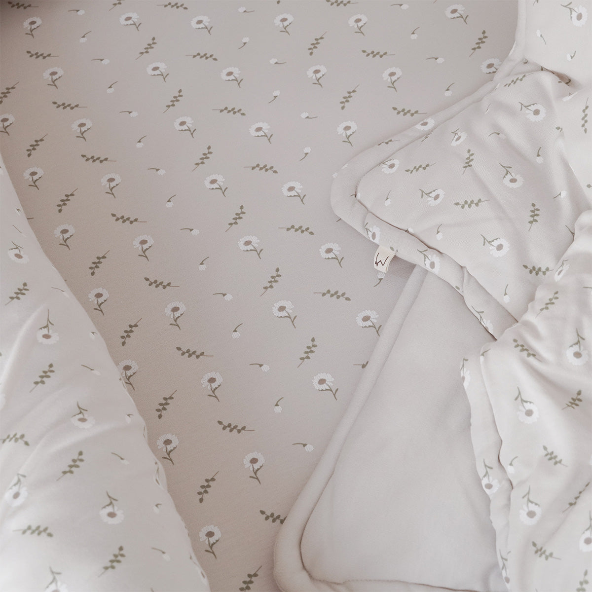 סדין מיטה אולימולי ליין פריחה לבנה | Olimoli White Blossom Baby Bed Sheet 135X80 cm