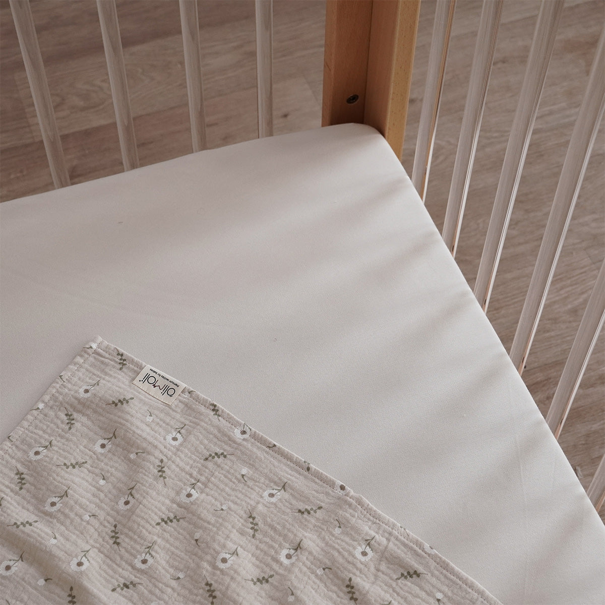סדין עריסה אולימולי ליין פריחה לבנה | Olimoli White Blossom Crib Sheet 90X60 cm