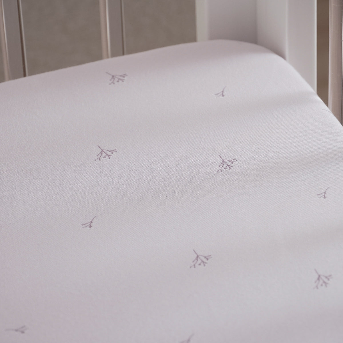 סדין עריסה אולימולי ליין הרמוניית לילך | Olimoli Lilac Harmony Crib Sheet 90X60 cm