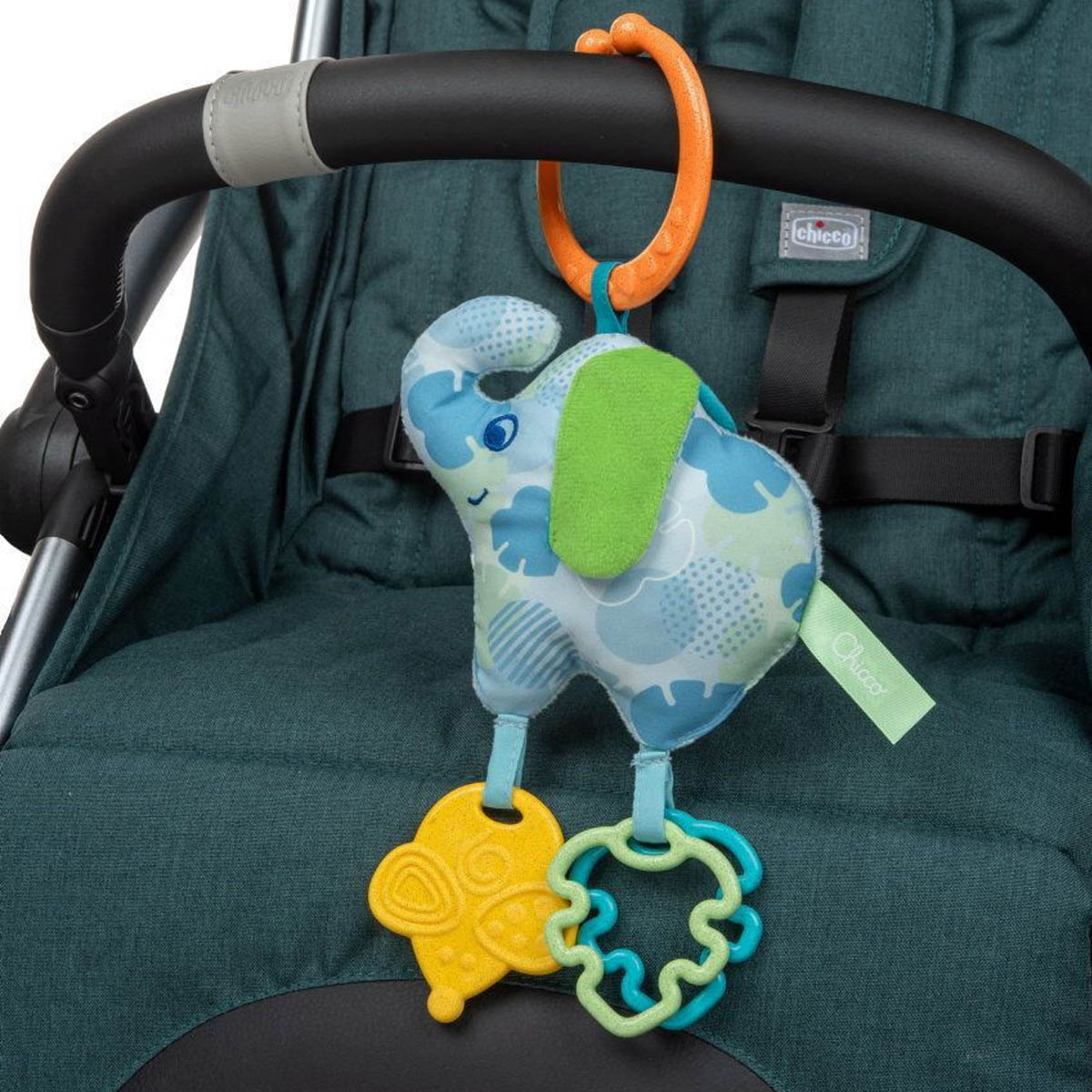 צעצוע לעגלה צ'יקו נשכן רעשן פיל | +Chicco Toy Elephant On The Go Eco