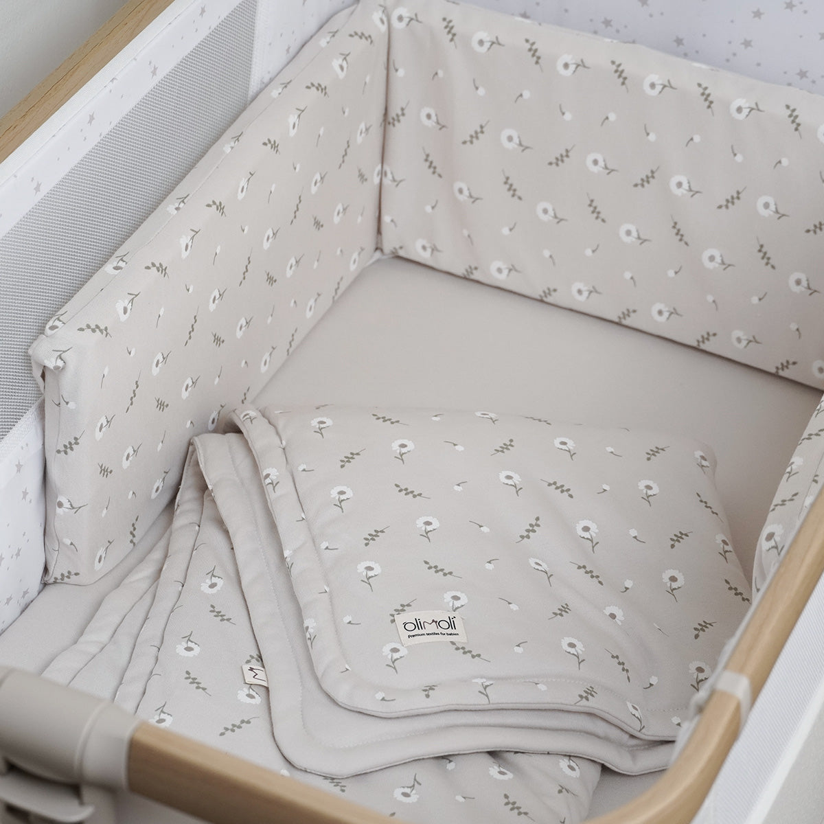 סט מצעים לעריסה אולימולי ליין פריחה לבנה | Olimoli White Blossom Baby Crib Set