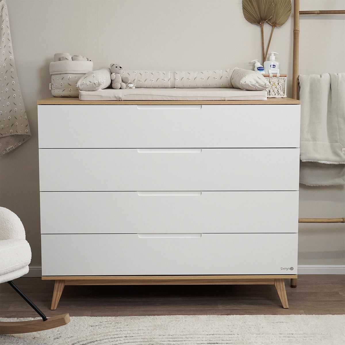 משטח החתלה אולימולי ליין פריחה לבנה | Olimoli White Blossom Changing Mat 85X55 cm