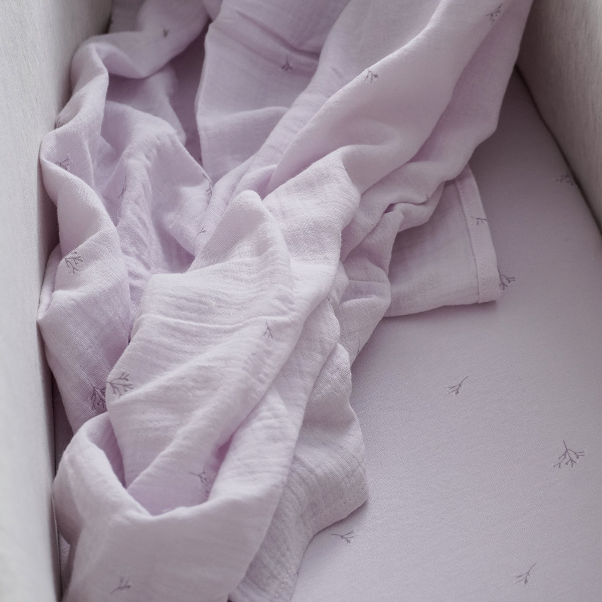סדין עגלה אולימולי ליין הרמוניית לילך | Olimoli Lilac Harmony Stroller Sheet 78X44 cm