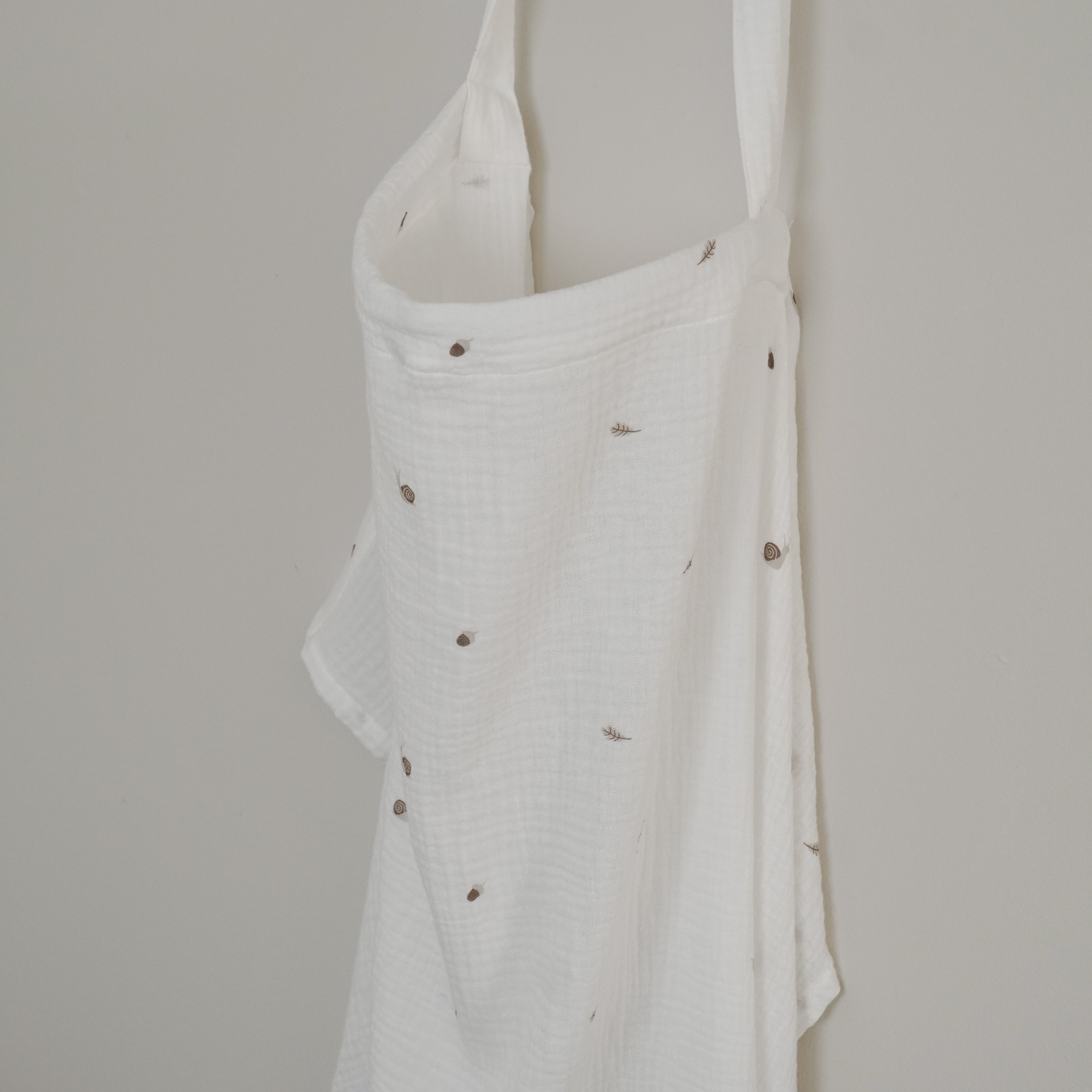 סינר הנקה אולימולי ליין שבלול | Olimoli Snail Nursing Bib Snail