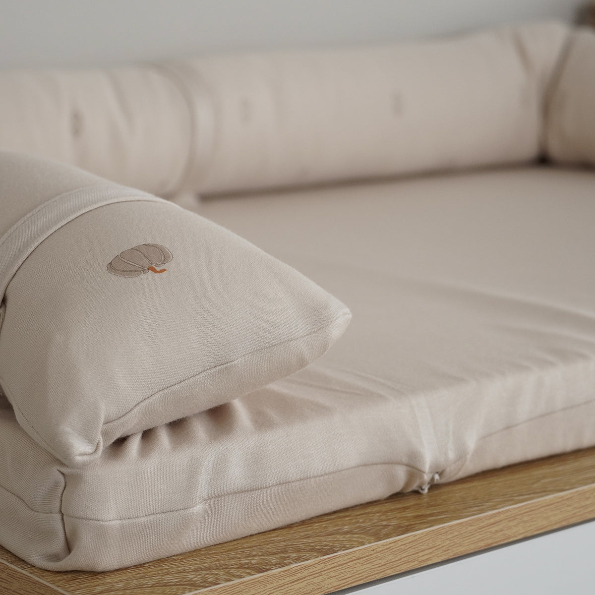 משטח החתלה אולימולי ליין דלעת | Olimoli Pumpkin Mood Changing Mat 85X55 cm