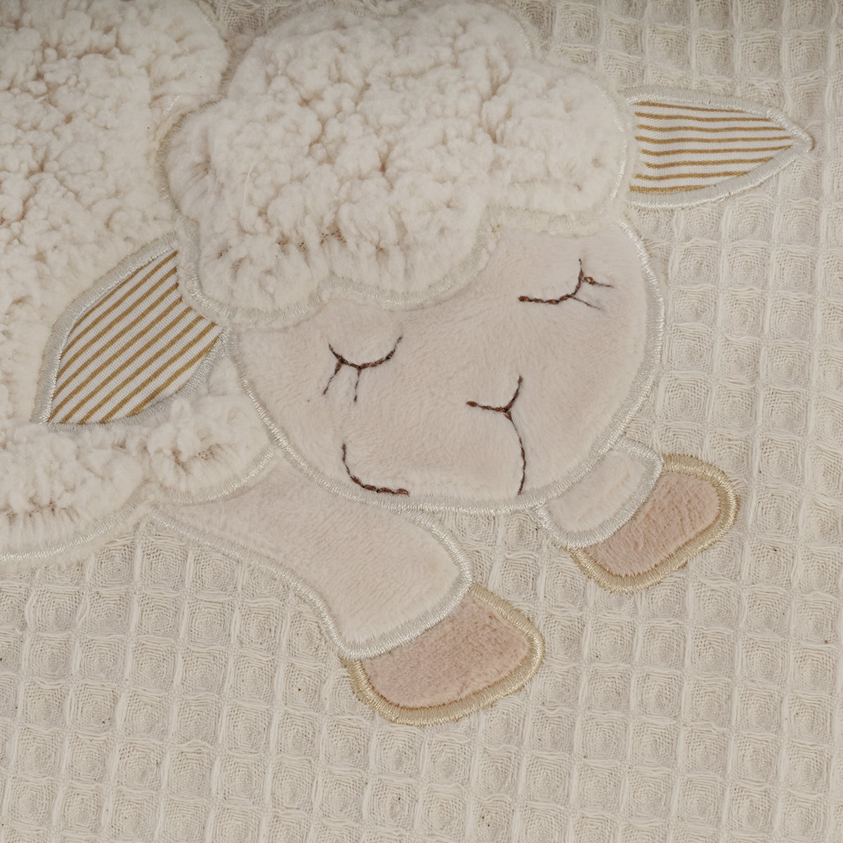שמיכת פעילות כבשים אולימולי | Olimoli Quilt Sheeps