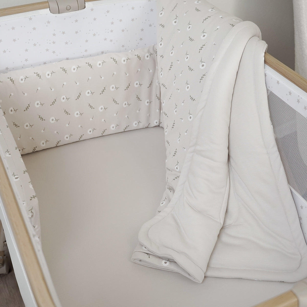 סט מצעים לעריסה אולימולי ליין פריחה לבנה | Olimoli White Blossom Baby Crib Set