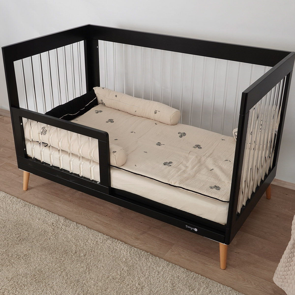 מגן למיטת תינוק דייניז אמנדה שחור/אקריל | Dainy's Bed Rail Amanda Black/Acrylic