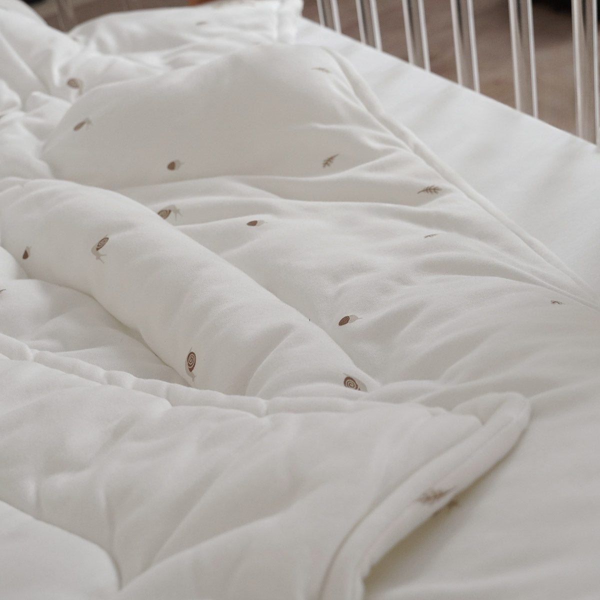 שמיכת מילוי S אולימולי ליין שבלול | Olimoli Snail filled Blanket 80X80 cm