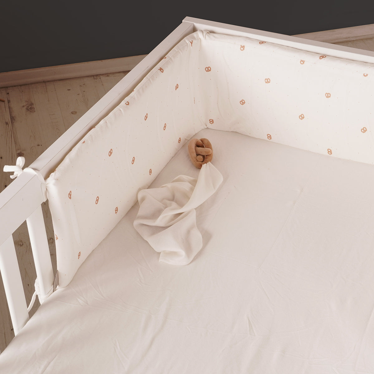 מיטת תינוק דייניז מייסון 130X70 ס"מ לבן/עץ | Dainy's Maison™ Baby Bed White/Wood