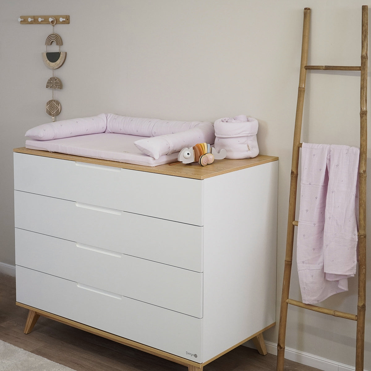 משטח החתלה אולימולי ליין הרמוניית לילך | Olimoli Lilac Harmony Changing Mat 85X55 cm