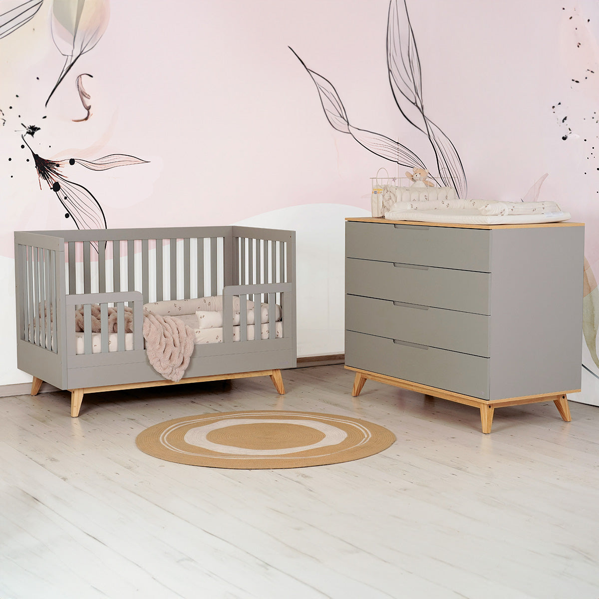 מיטת תינוק דייניז מייסון 130X70 ס"מ אפור/עץ | Dainy's Maison™ Baby Bed Graphit/Wood