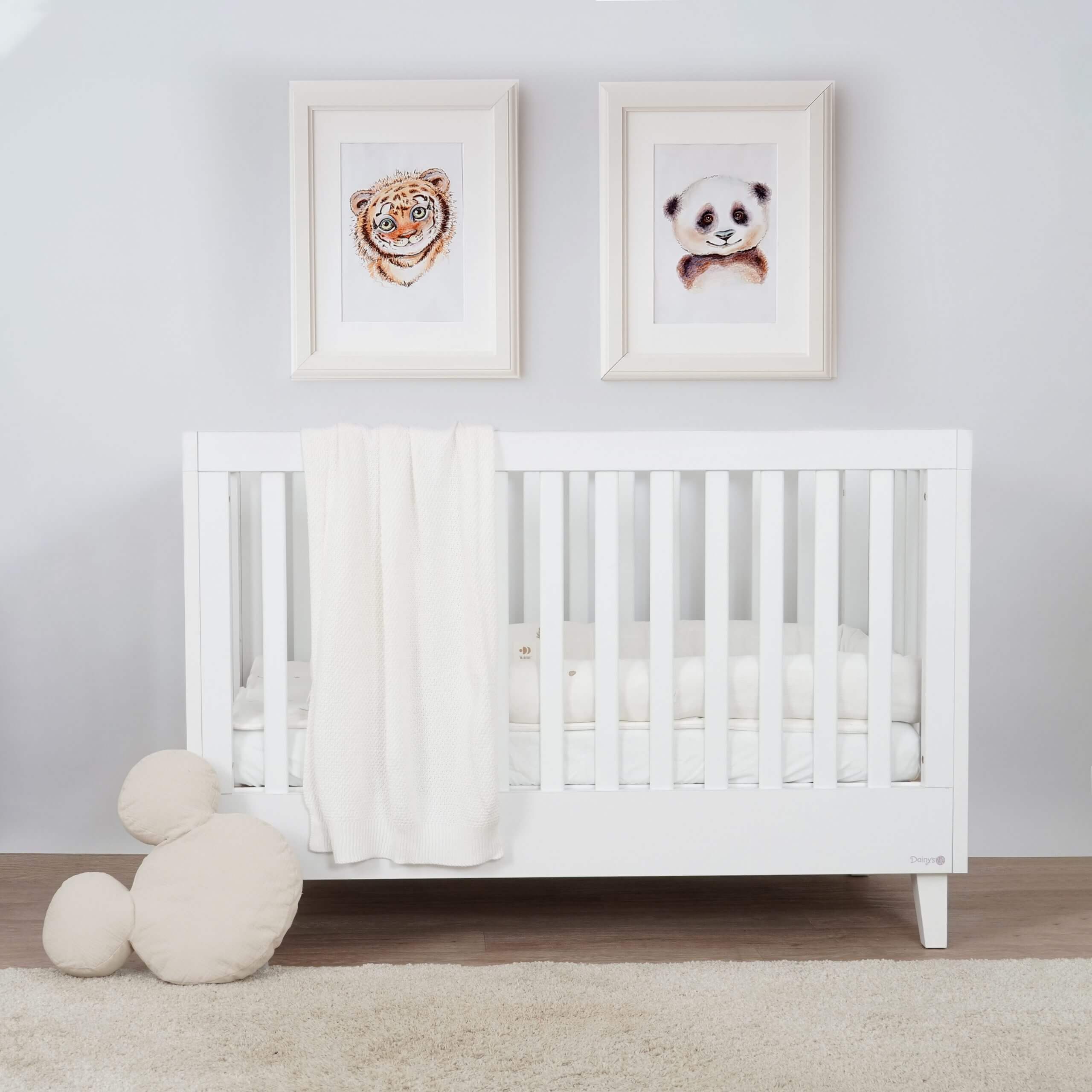 מיטת תינוק דייניז וואלי 127X63 ס"מ לבן קלאסי | Dainy's Valley™ Baby Bed Classic White