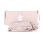 סט מצעים למיטת תינוק מיננה ליין Wonderland ורוד מודפס | Minene Pink Print