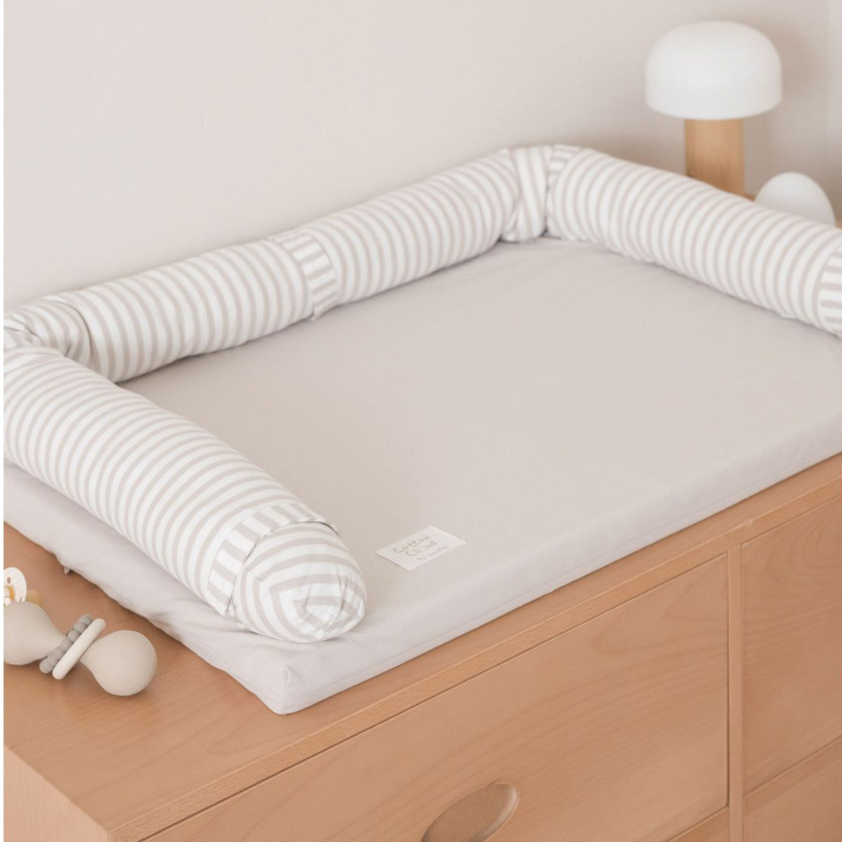 משטח החתלה לשידה מיננה צבע שמנת צבעוני Cotton cloud | Minene