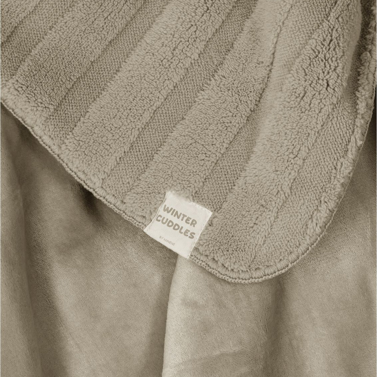 שמיכת SUNGGLE מיננה פליז טקסטורלי צבע חום פסים | Minene