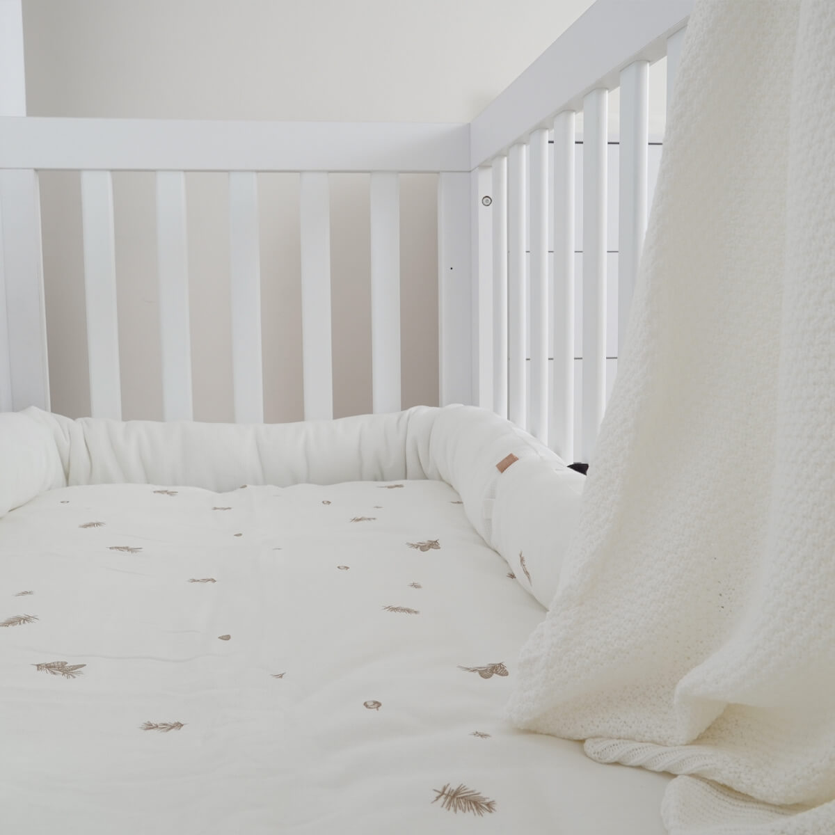 מיטת תינוק דייניז וואלי 127X63 ס"מ לבן קלאסי | Dainy's Valley™ Baby Bed Classic White