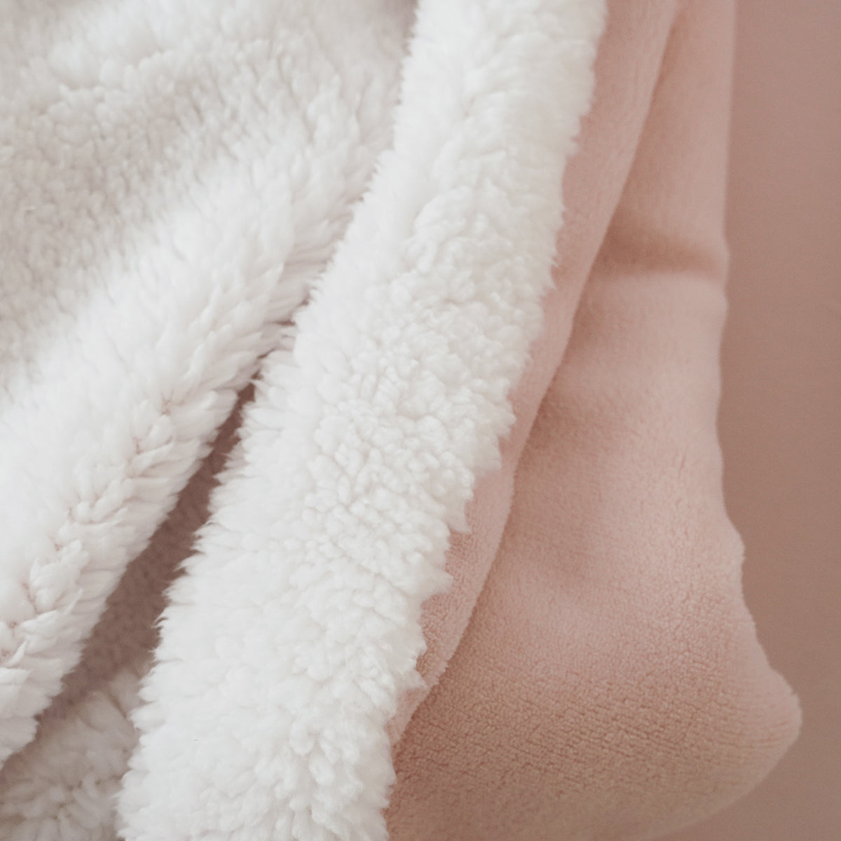 שמיכת פליז אולימולי ליין גמד ישנוני | Olimoli Sleepy Gnome Brass Blanket 100X70 cm
