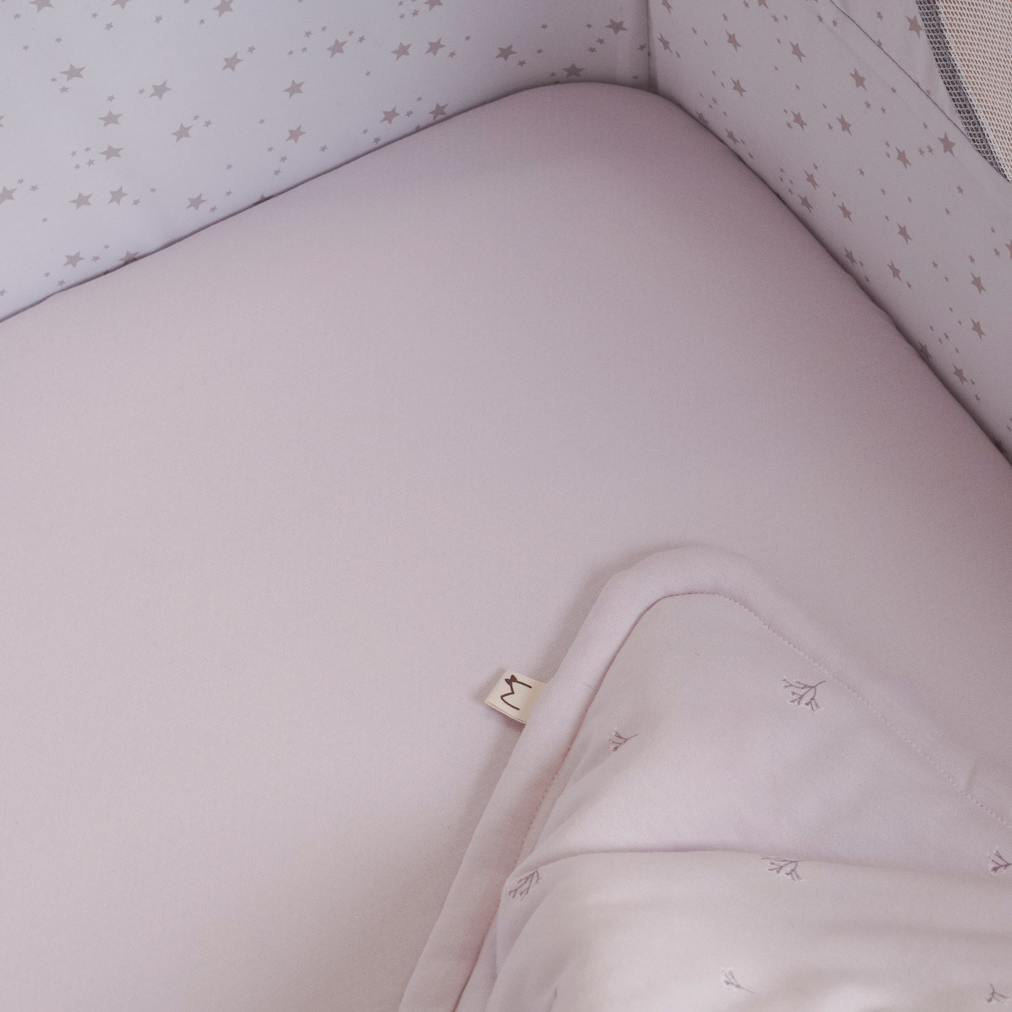 סדין עריסה אולימולי ליין הרמוניית לילך | Olimoli Lilac Harmony Crib Sheet 90X60 cm