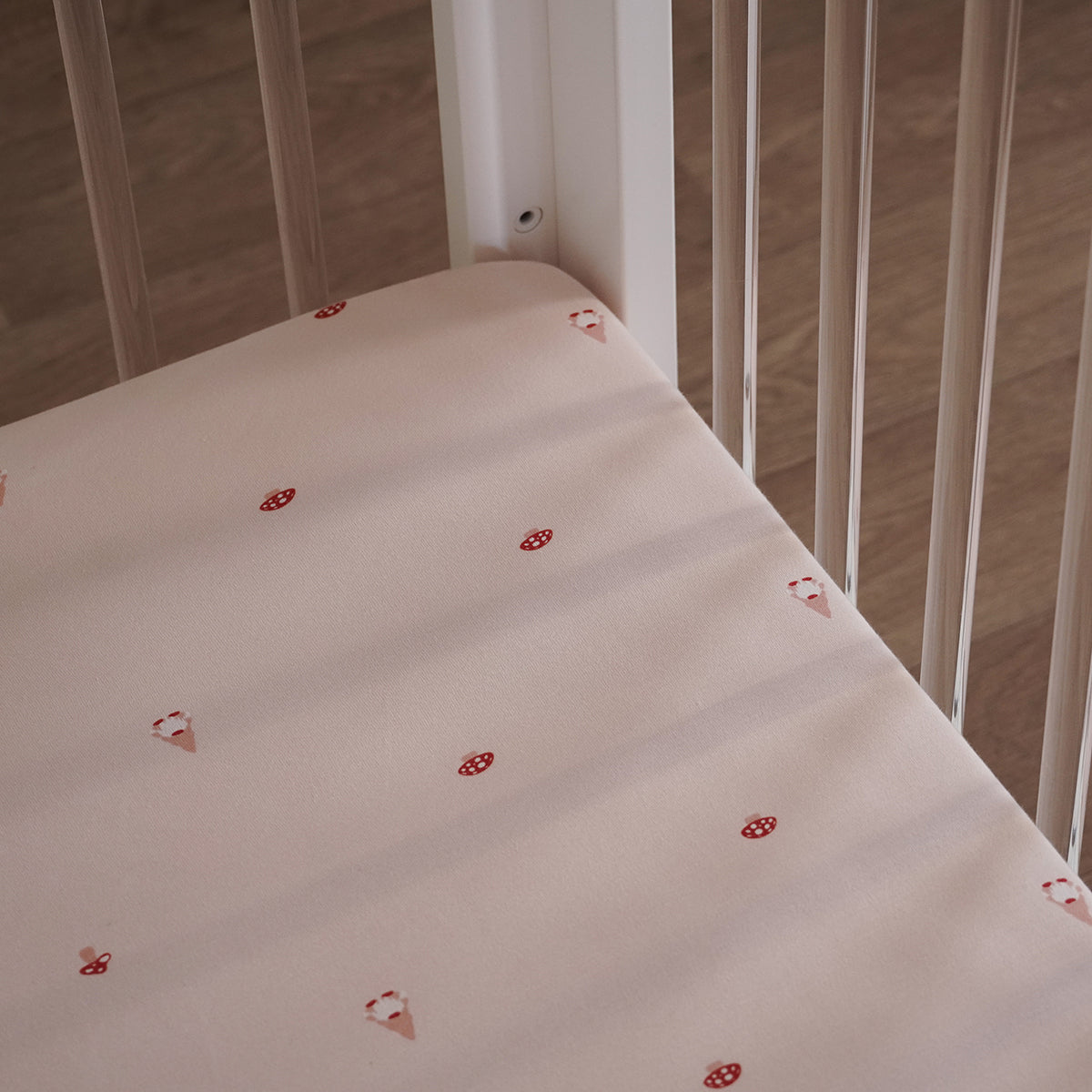 סדין עריסה אולימולי ליין גמד ישנוני | Olimoli Sleepy Gnome Crib Sheet 90X60 cm