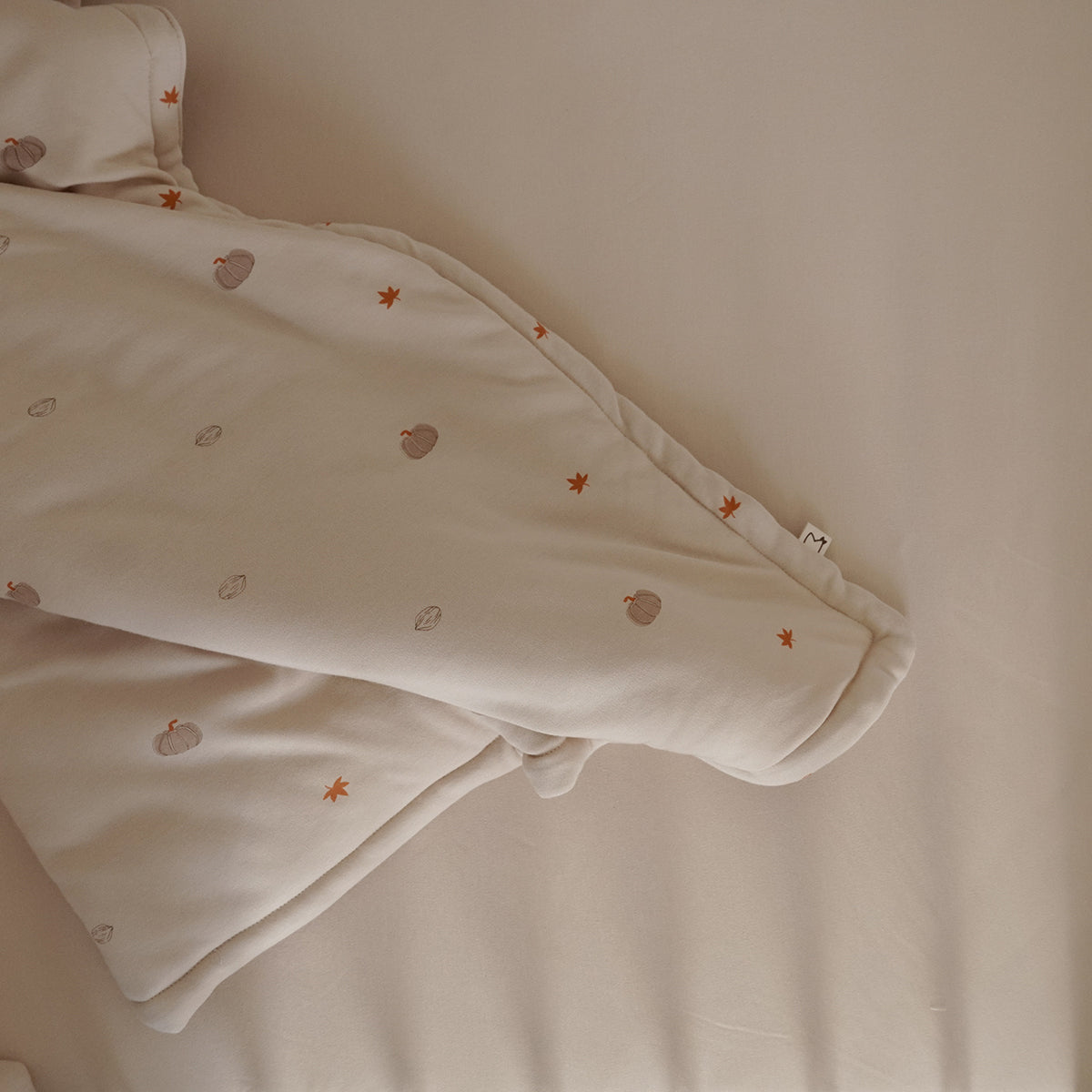 שמיכת מילוי S אולימולי ליין דלעת | Olimoli Pumpkin Mood filled Blanket 80X80 cm