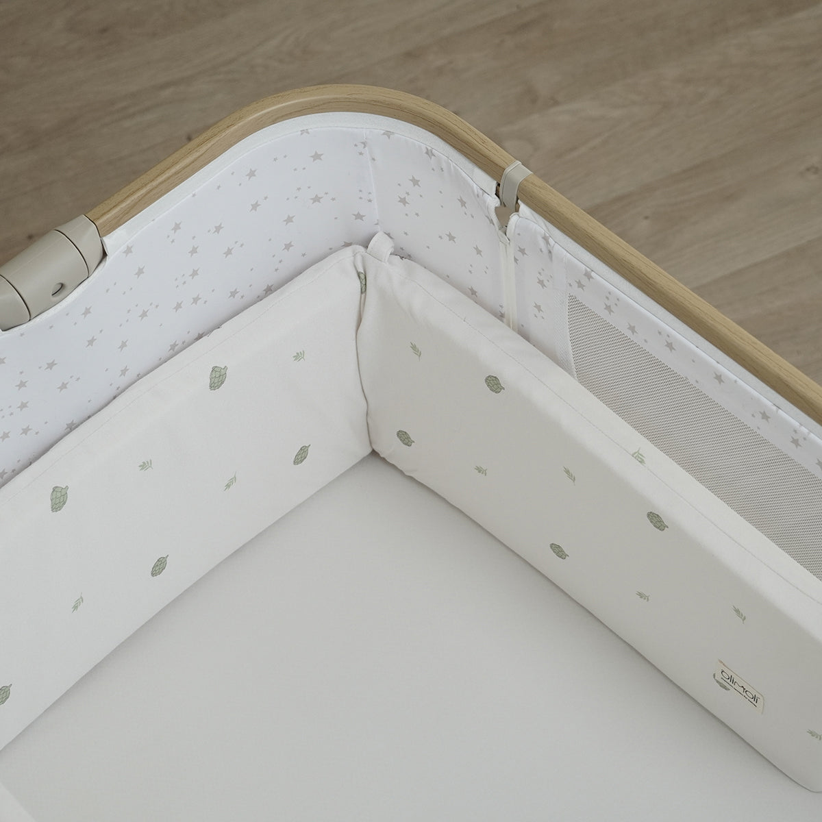 סט מצעים לעריסה אולימולי ליין ארטישוק | Olimoli Artichoke Baby Crib Set