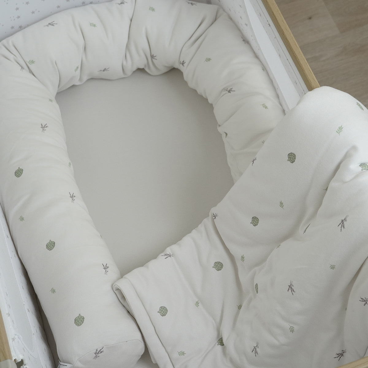 סט מצעים לעריסה אולימולי ליין ארטישוק | Olimoli Artichoke Baby Crib Set