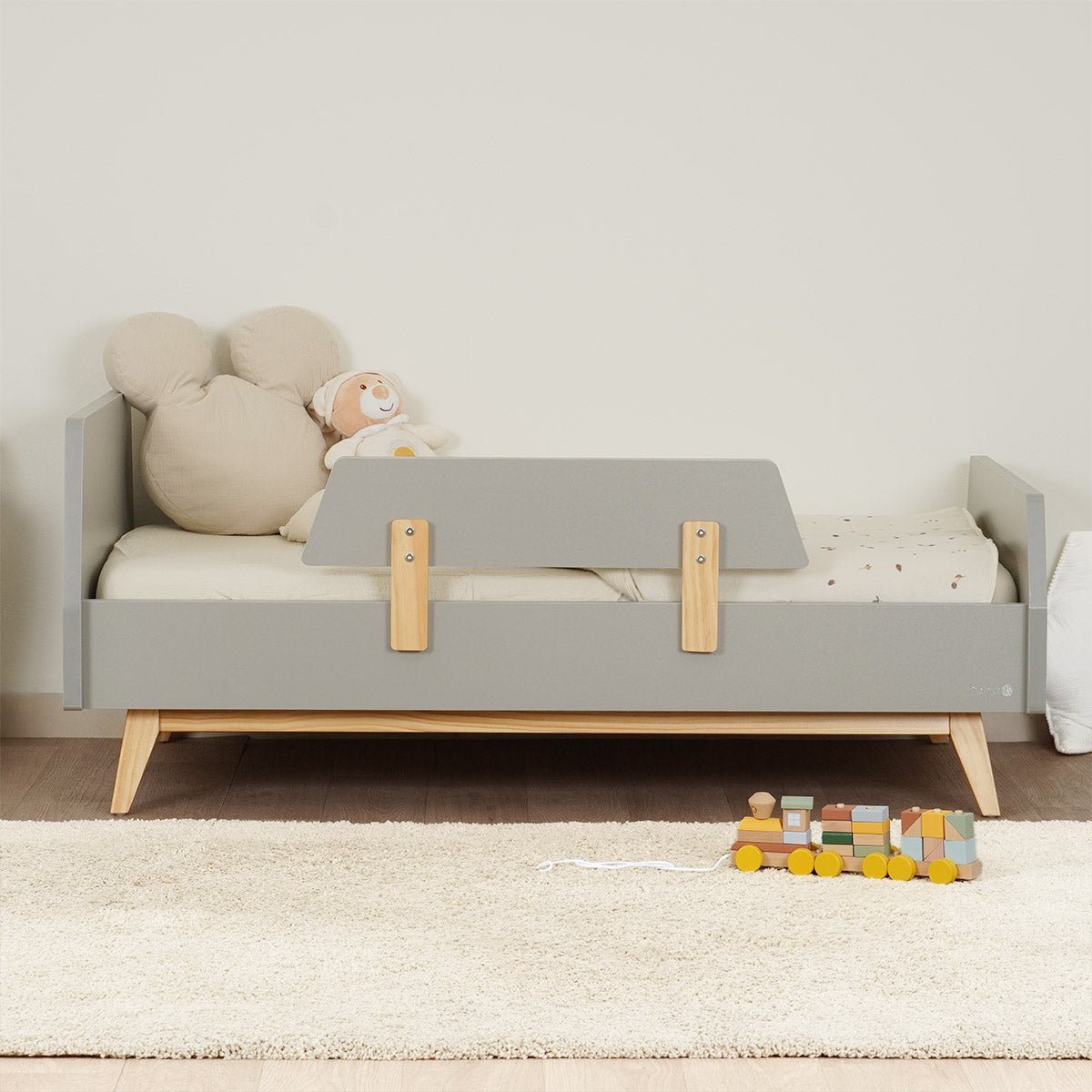 מיטת מעבר דייניז קרוליין אפור/עץ | Dainy's Caroline Toddler Bed Grey/Wood 130×70 cm