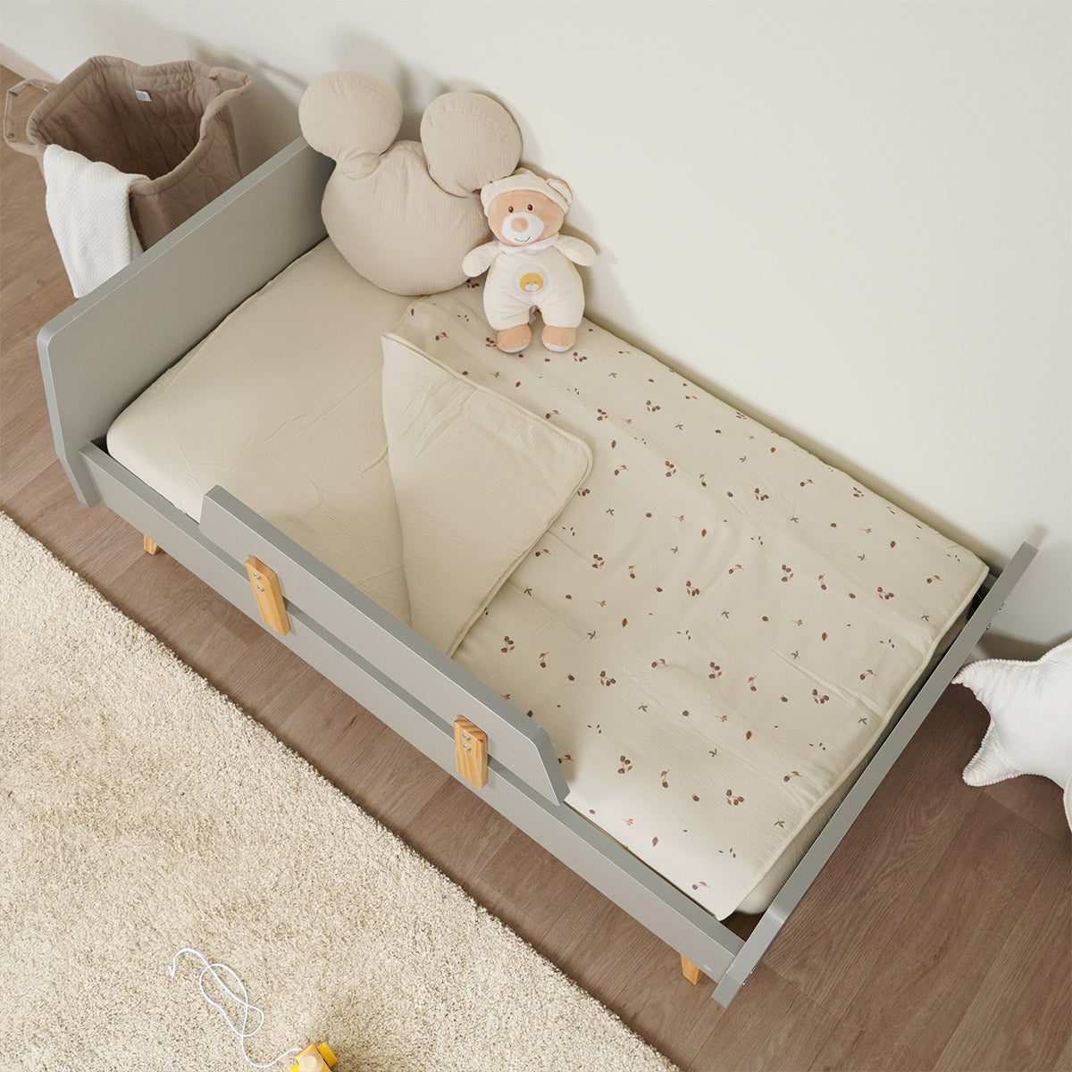 מיטת מעבר דייניז קרוליין אפור/עץ | Dainy's Caroline Toddler Bed Grey/Wood 130×70 cm